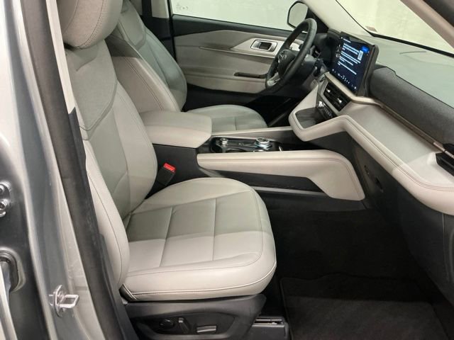 Used 2025 Ford Explorer Active w/ Active Comfort Package RWD image 20
