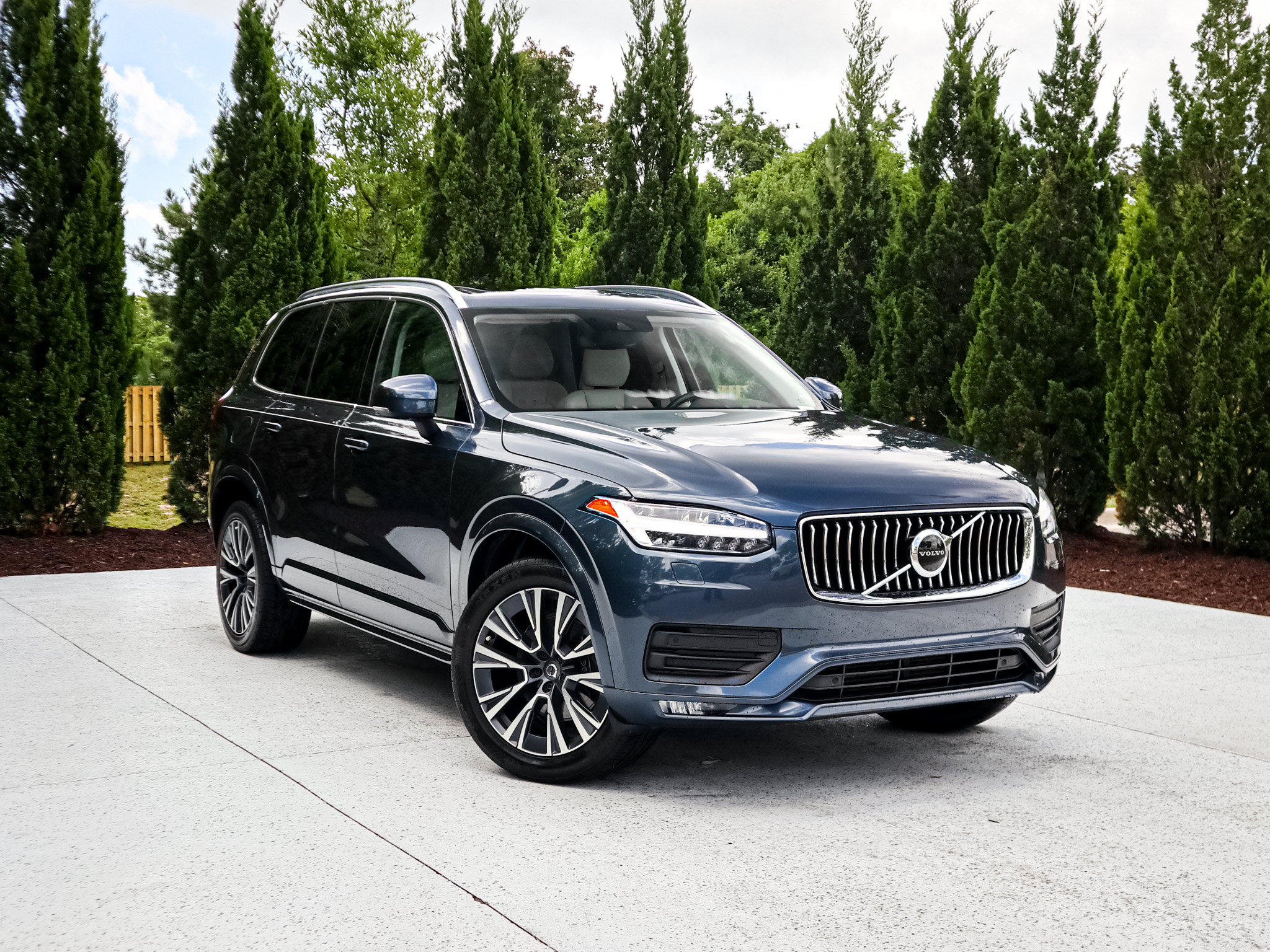 Used 2022 Volvo XC90 T5 Momentum w/ Climate Package AWD/4WD video 2