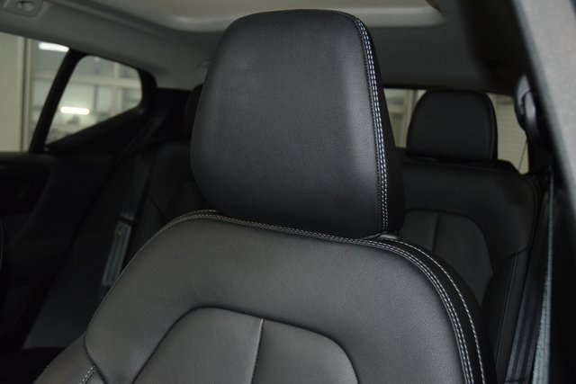 Used 2025 Volvo XC40 B5 Plus image 40