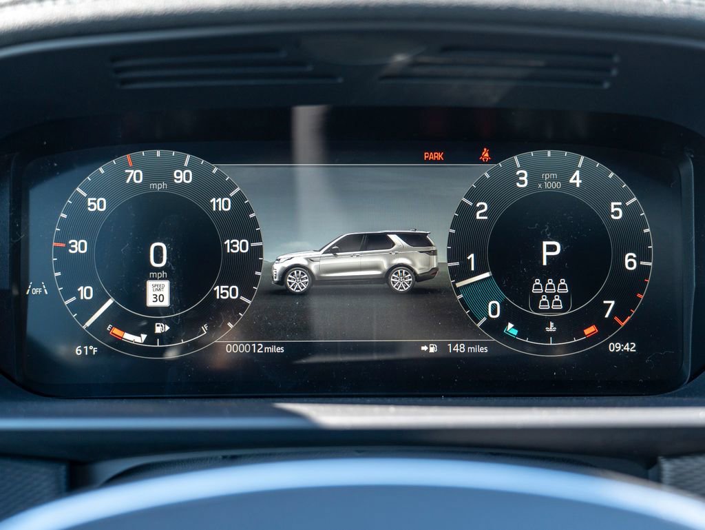 New 2025 Land Rover Discovery Dynamic SE image 13