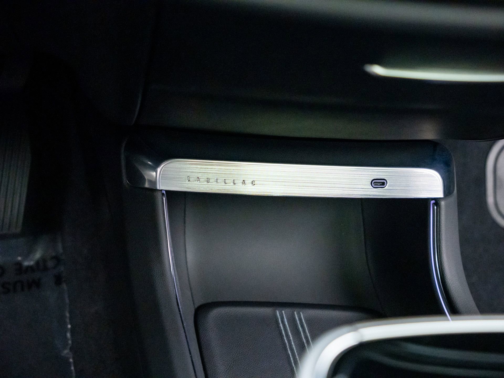 Certified 2025 Cadillac Lyriq Luxury w/ LPO, Floor Liner Package AWD/4WD image 29