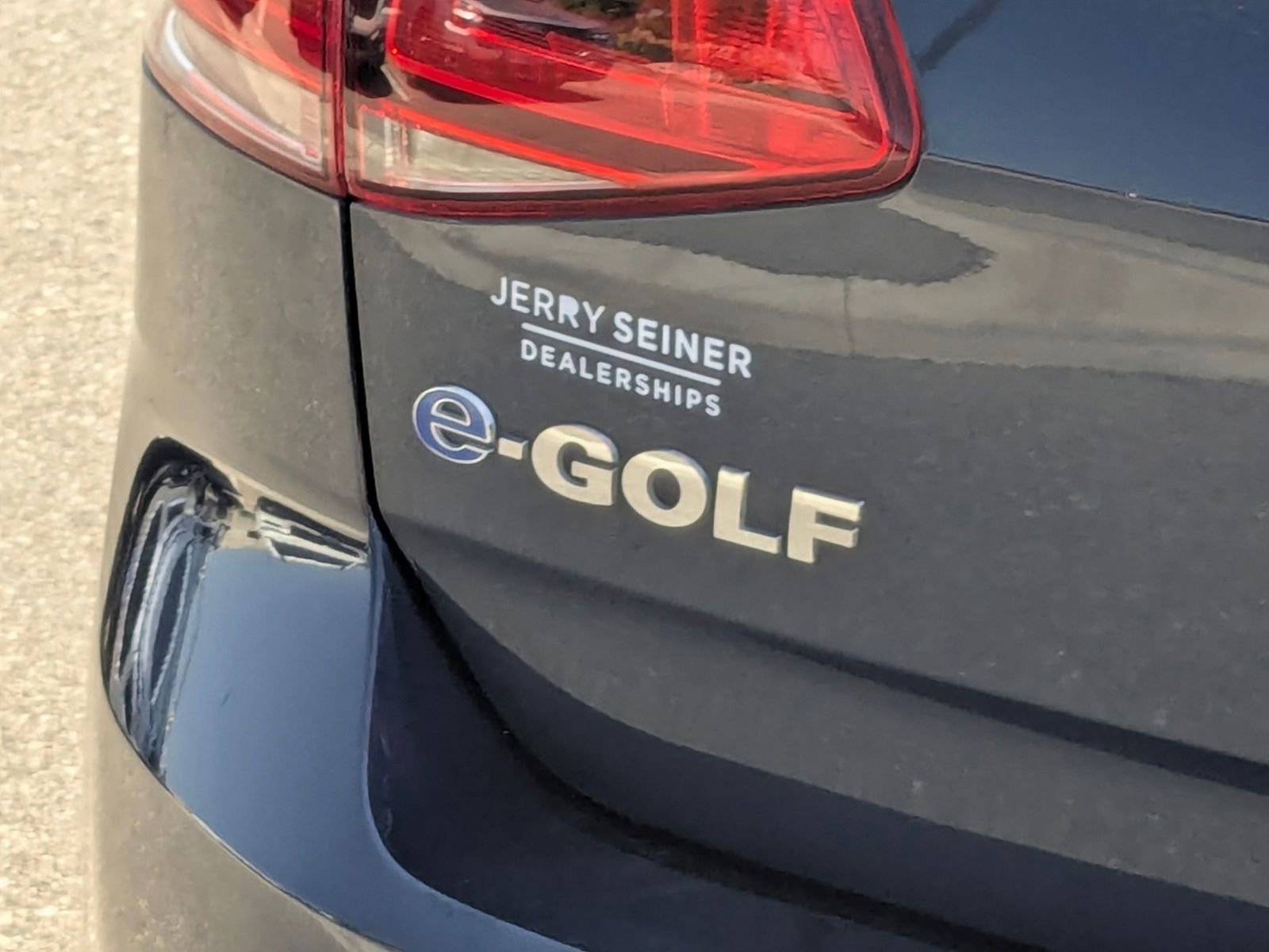 Used 2016 Volkswagen e-Golf SE FWD image 23