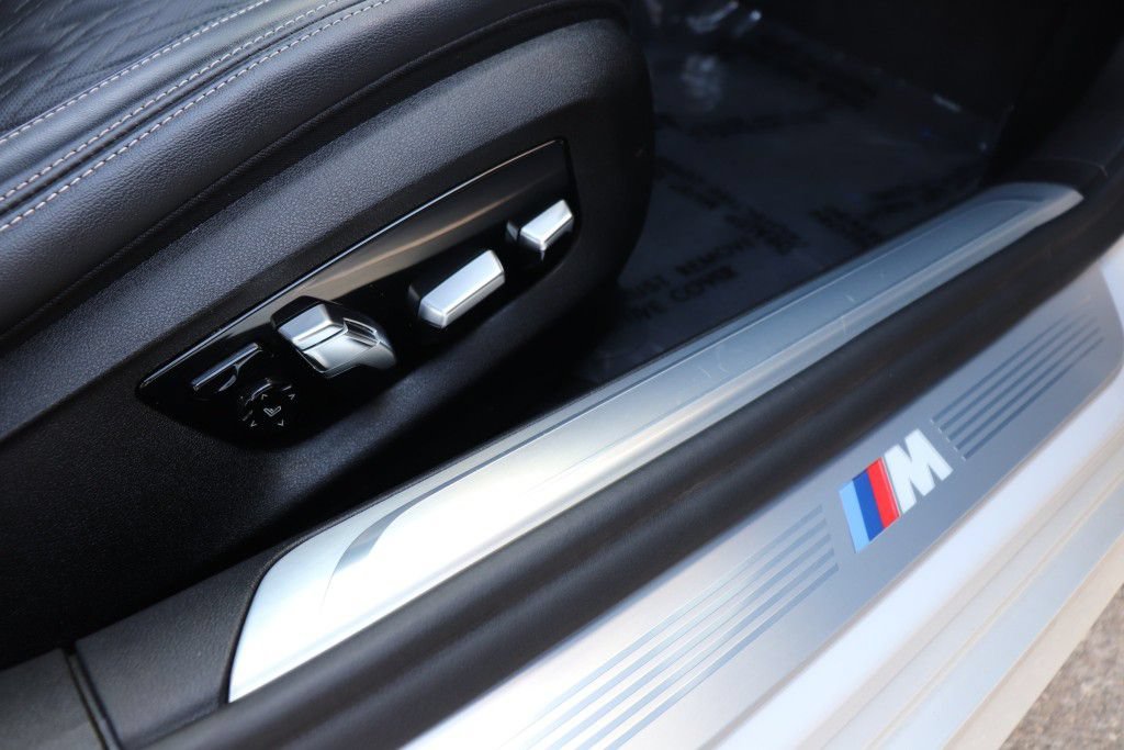 Used 2020 BMW 750i xDrive w/ Executive Package AWD/4WD image 33