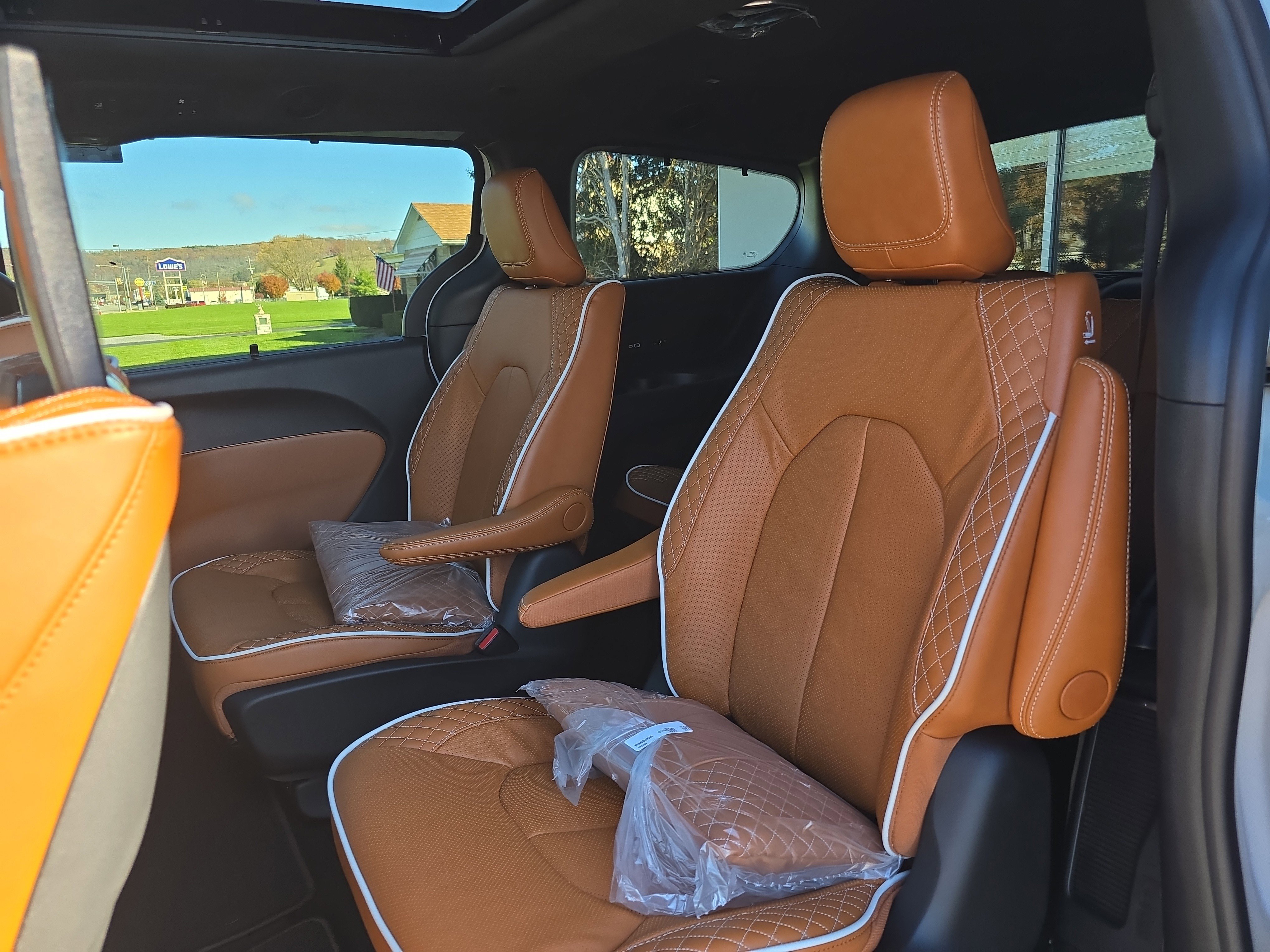 New 2026 Chrysler Pacifica Pinnacle image 15