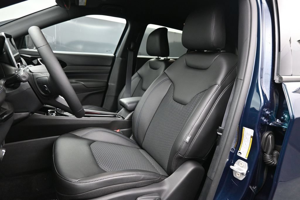 New 2026 Jeep Compass Latitude AWD/4WD image 2