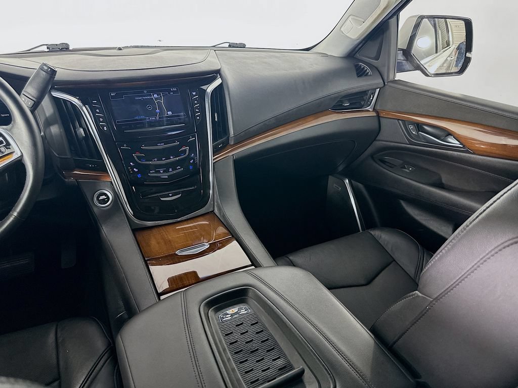 Used 2017 Cadillac Escalade ESV Luxury AWD/4WD image 25