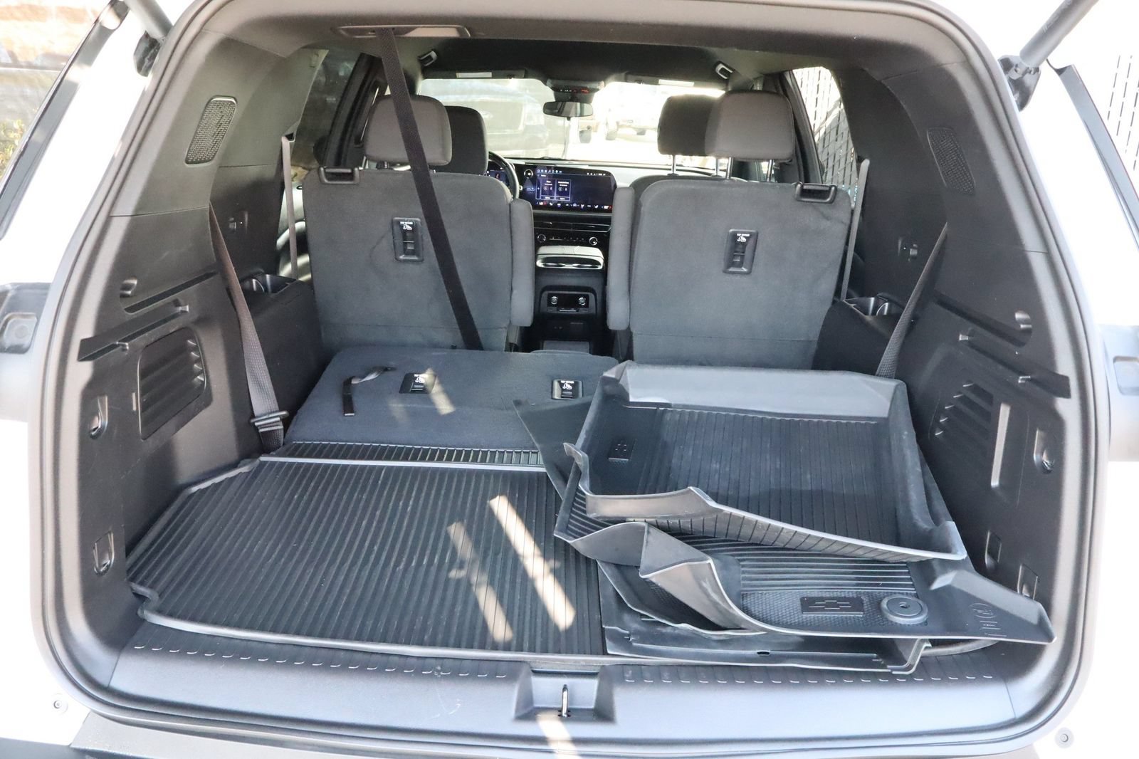 Used 2025 Chevrolet Traverse LT w/ Enhanced Driving Package AWD/4WD image 38