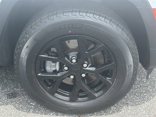 Used 2024 Jeep Grand Cherokee L Laredo image 9