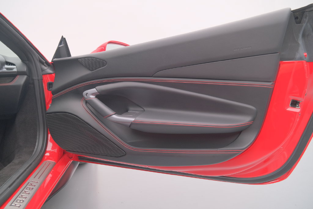 Used 2022 Ferrari F8 Tributo RWD image 10