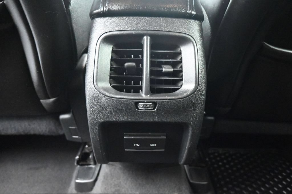 Used 2019 Jeep Cherokee Latitude Plus w/ Cold Weather Group AWD/4WD image 35