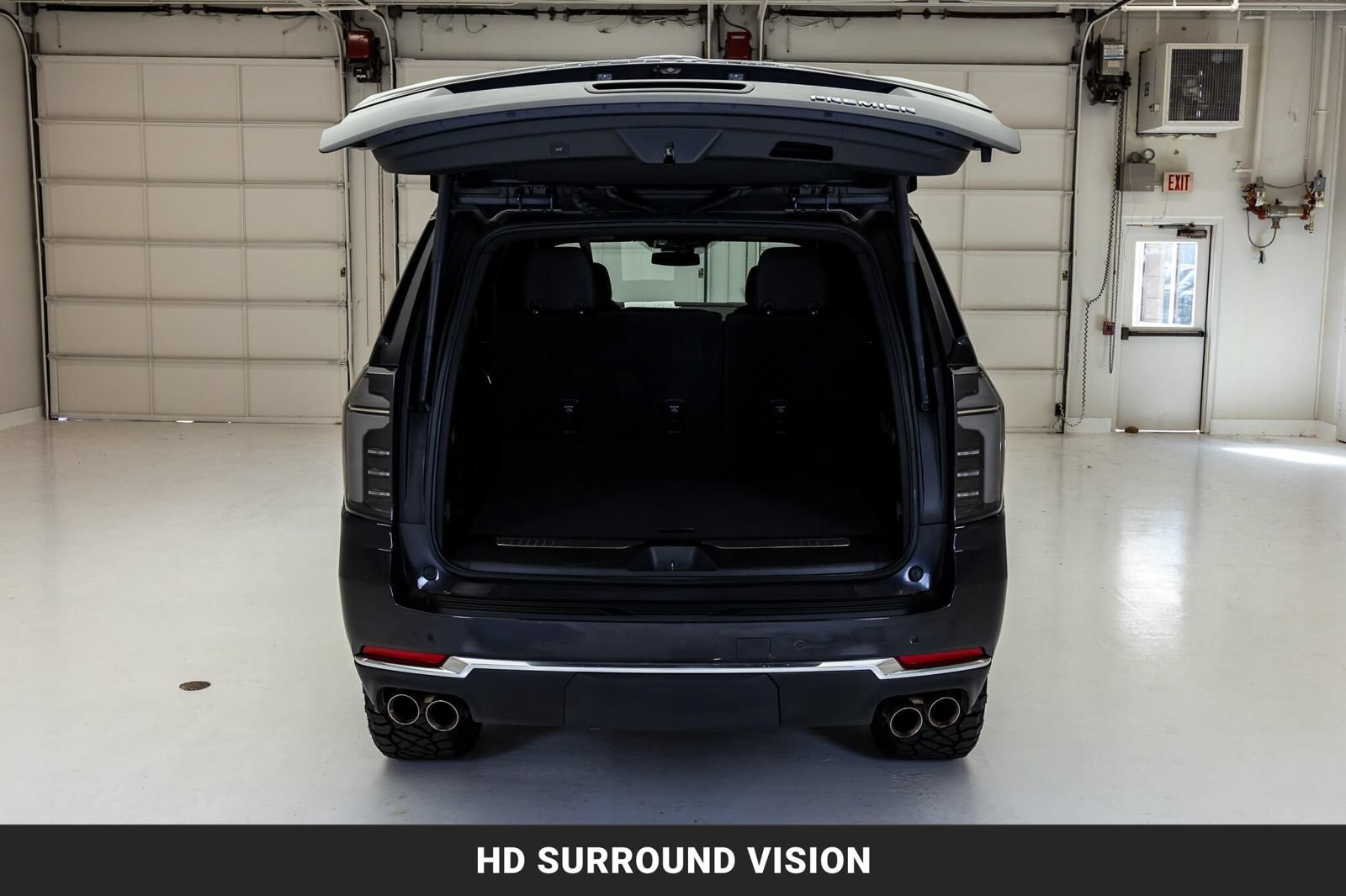 Used 2025 Chevrolet Suburban Premier AWD/4WD image 9