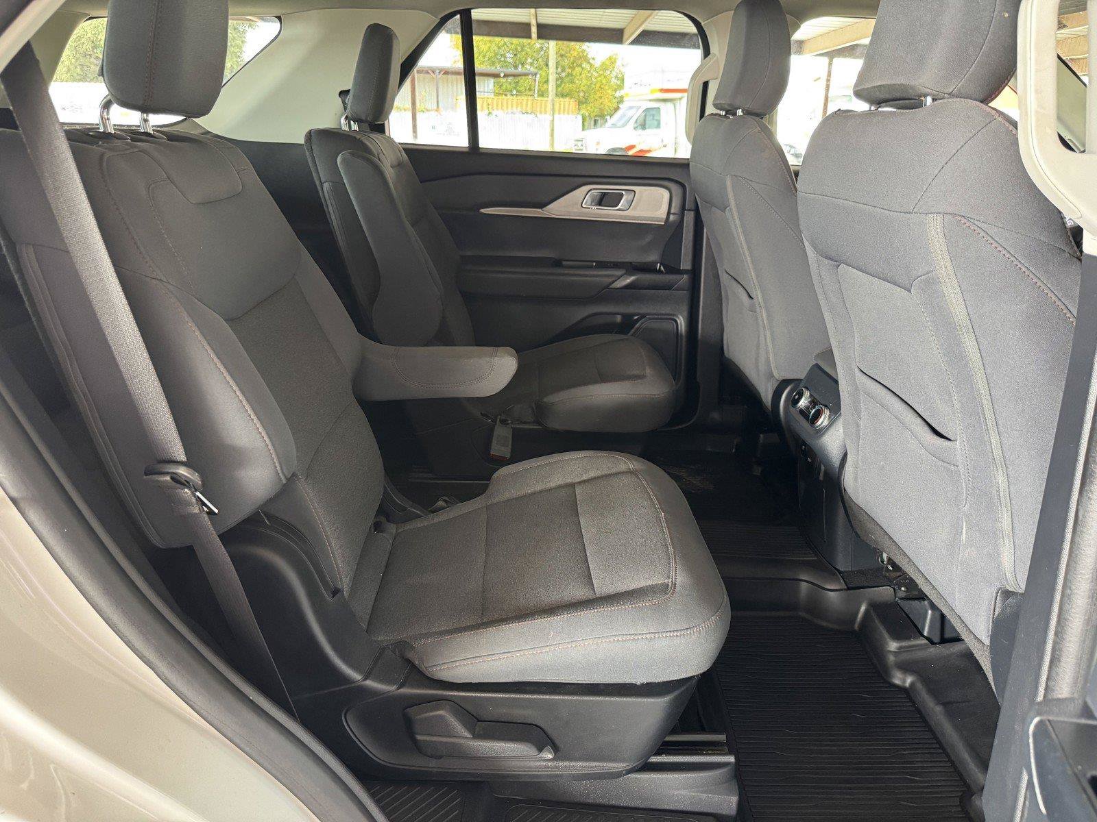 Used 2025 Ford Explorer Active RWD image 40