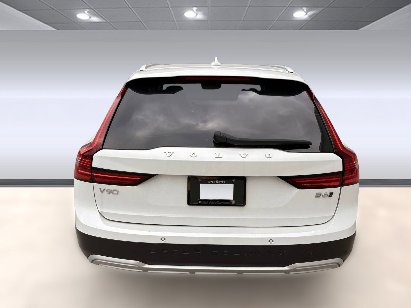 Certified 2025 Volvo V90 B6 Cross Country Plus image 8