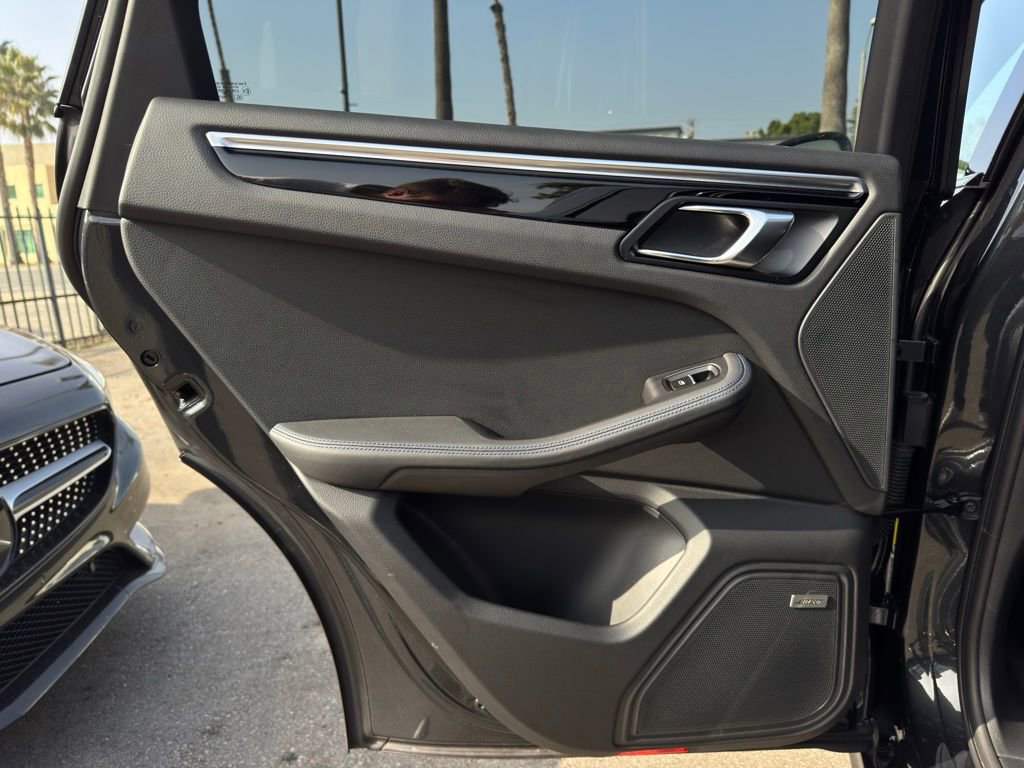 Used 2022 Porsche Macan S image 40