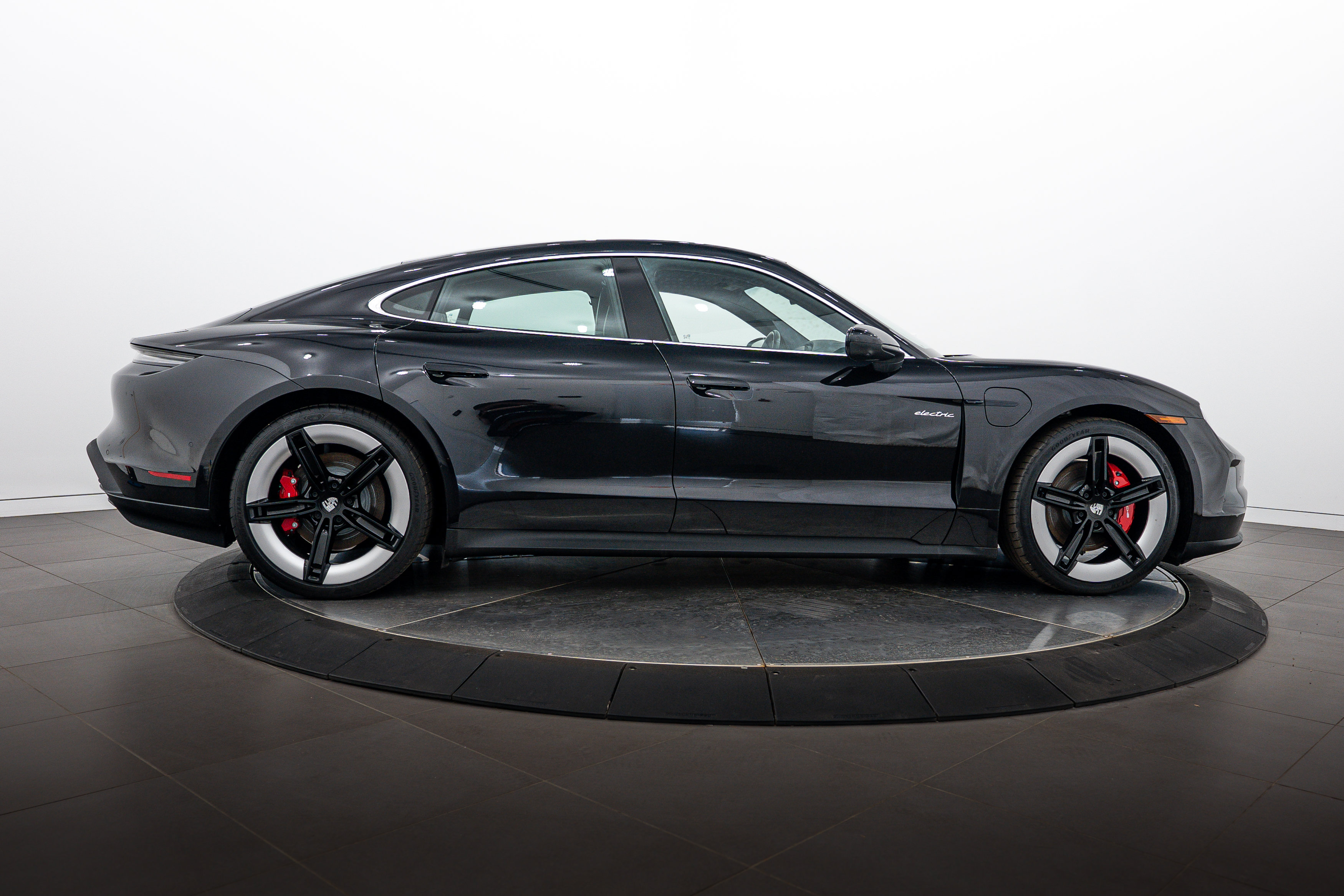 Certified 2025 Porsche Taycan 4S AWD/4WD image 8