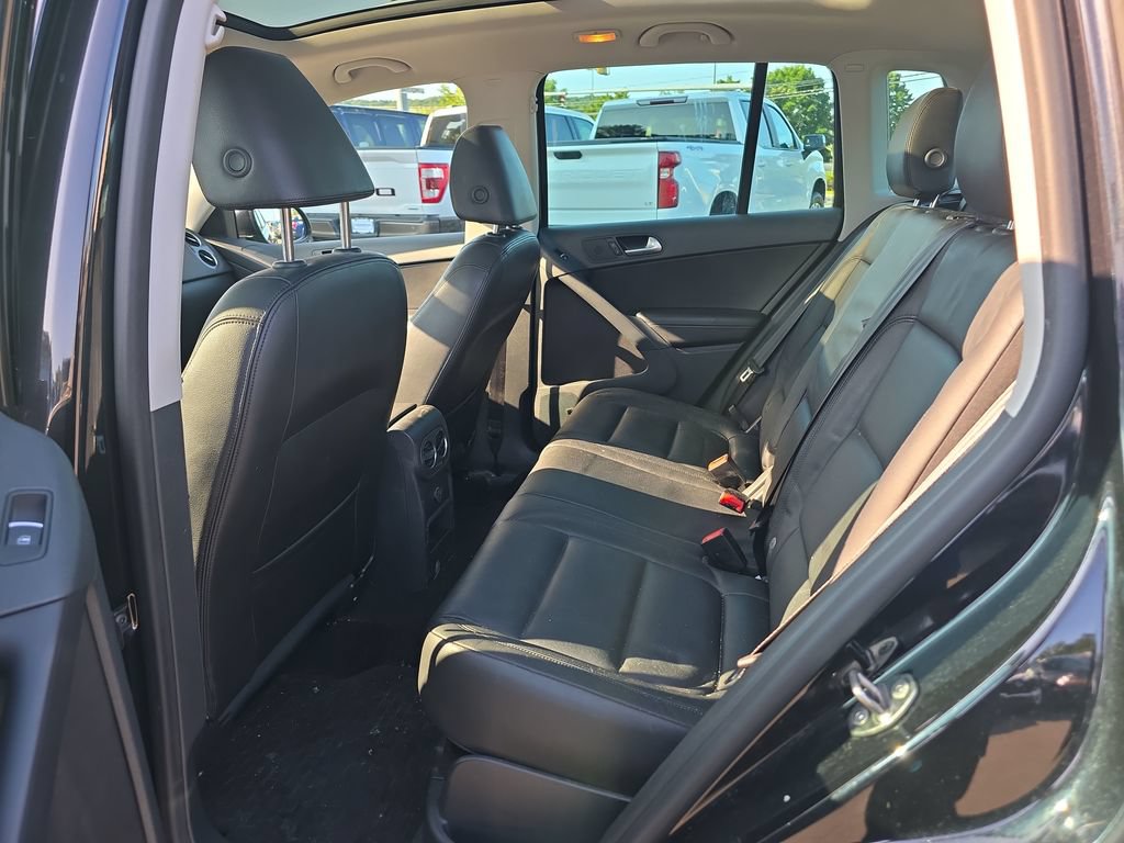 Used 2016 Volkswagen Tiguan SEL AWD/4WD image 16