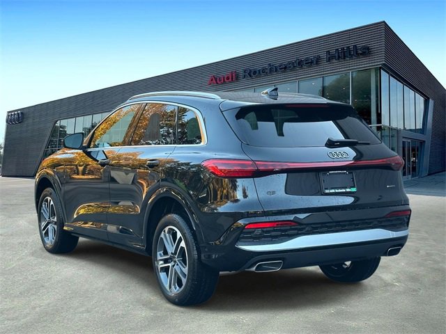 Certified 2025 Audi Q5 Premium w/ 19" Wheel Package image 4