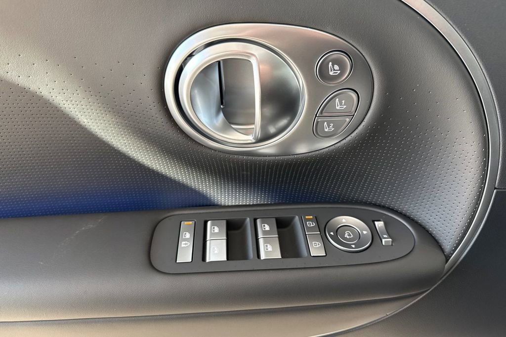 New 2026 Hyundai Ioniq 9 Calligraphy image 8