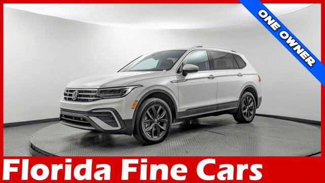 Used 2023 Volkswagen Tiguan SE w/ Panoramic Sunroof Package FWD image 1