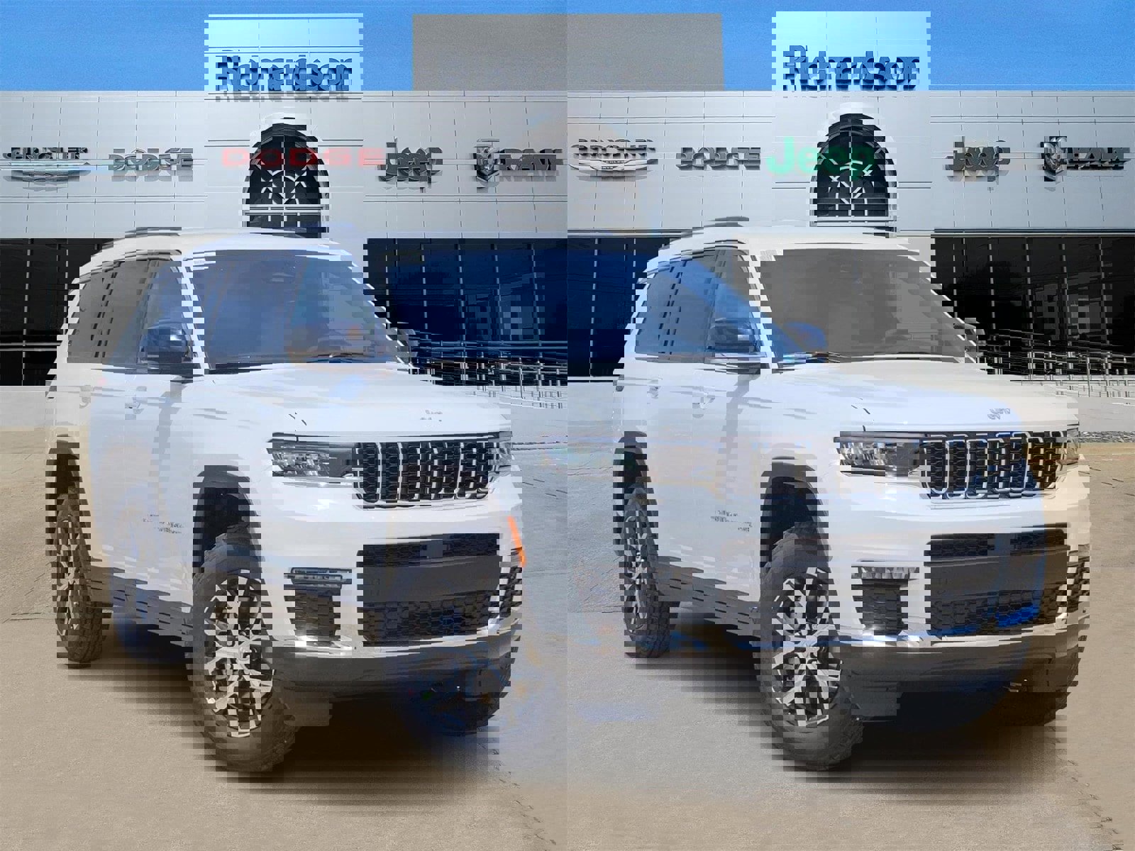 New 2025 Jeep Grand Cherokee L Limited w/ Trailer Tow Package