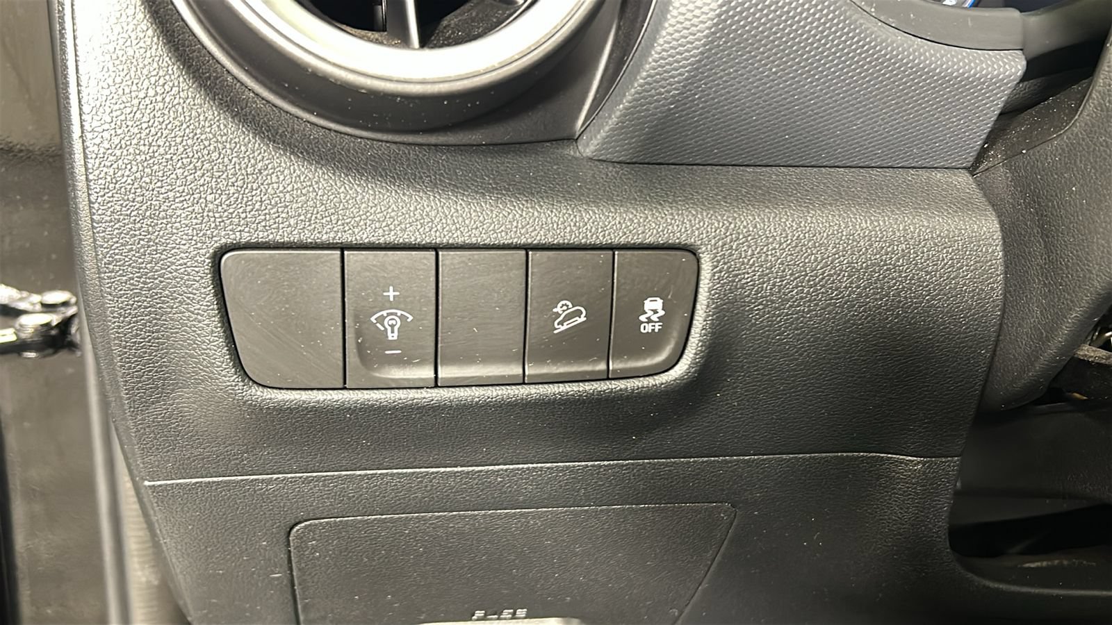Certified 2023 Hyundai Kona SE AWD/4WD image 23