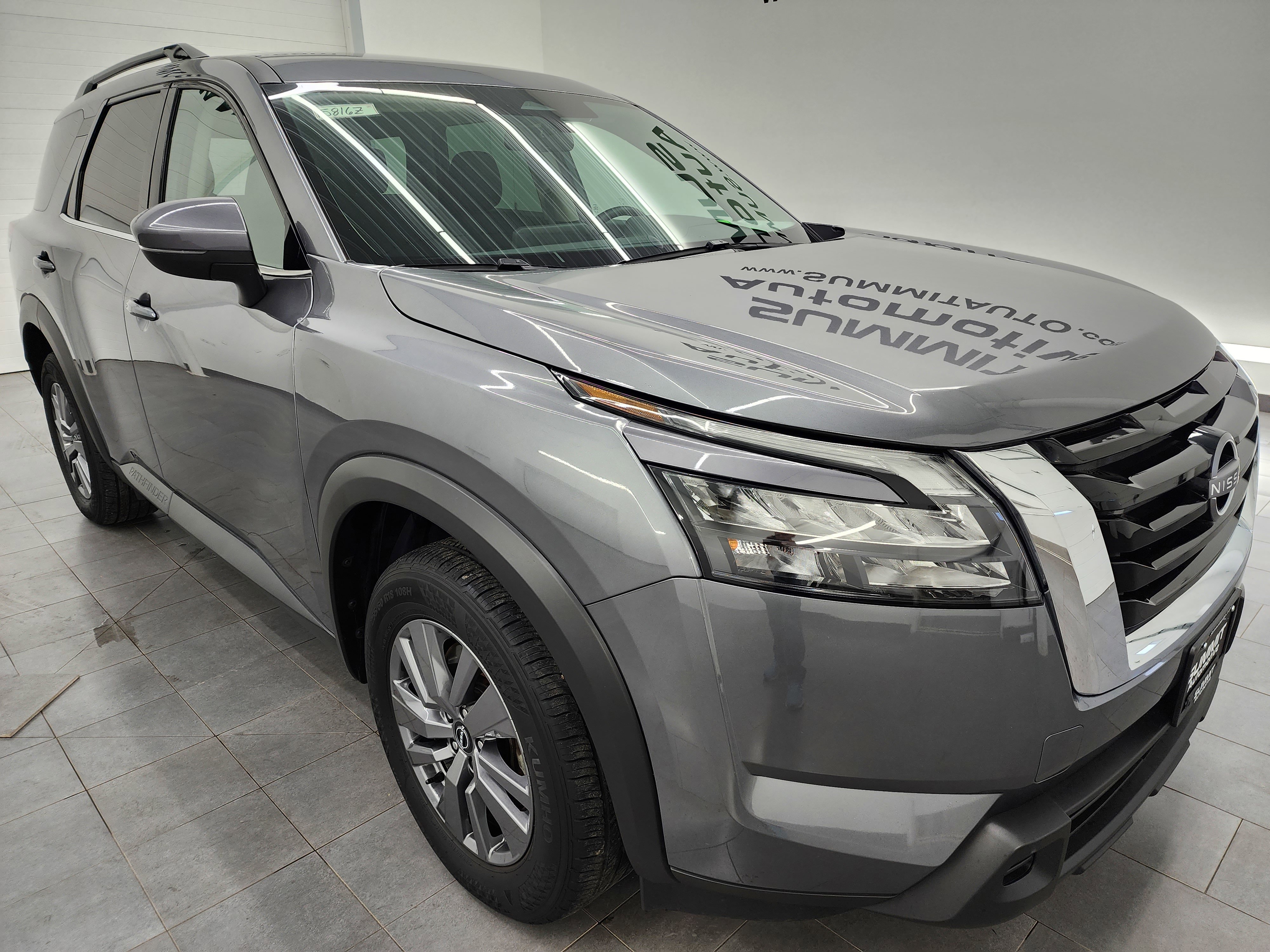 Used 2025 Nissan Pathfinder SV image 2