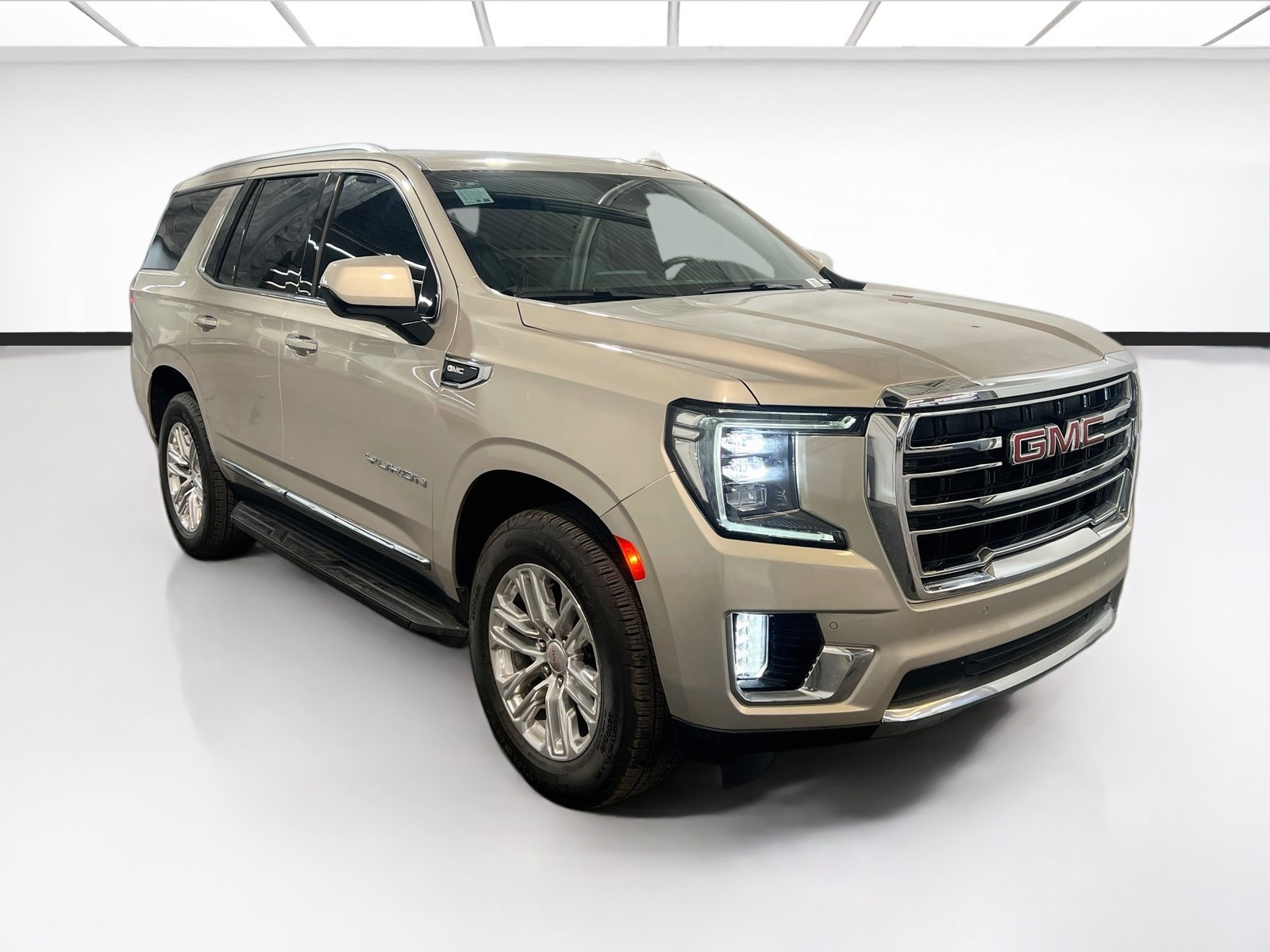Used 2023 GMC Yukon SLT RWD image 3