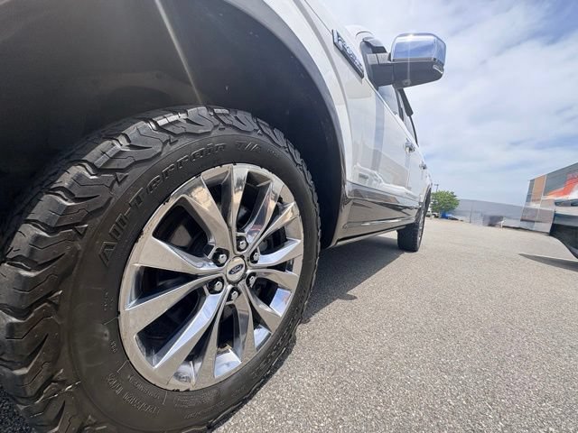 Used 2017 Ford F150 Lariat w/ Equipment Group 502A Luxury AWD/4WD image 14