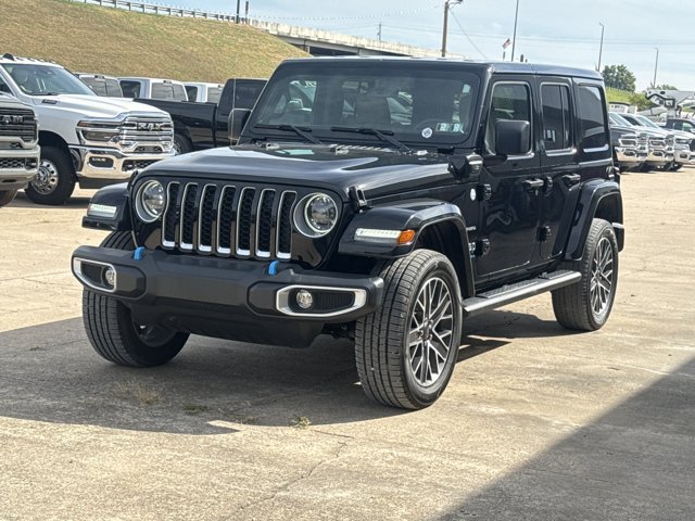 Used 2023 Jeep Wrangler Unlimited Sahara w/ Cold Weather Group AWD/4WD image 13
