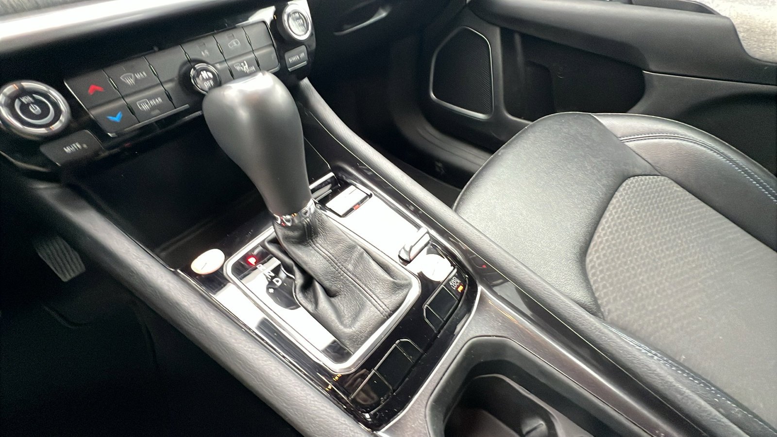 Used 2024 Jeep Compass Latitude image 29