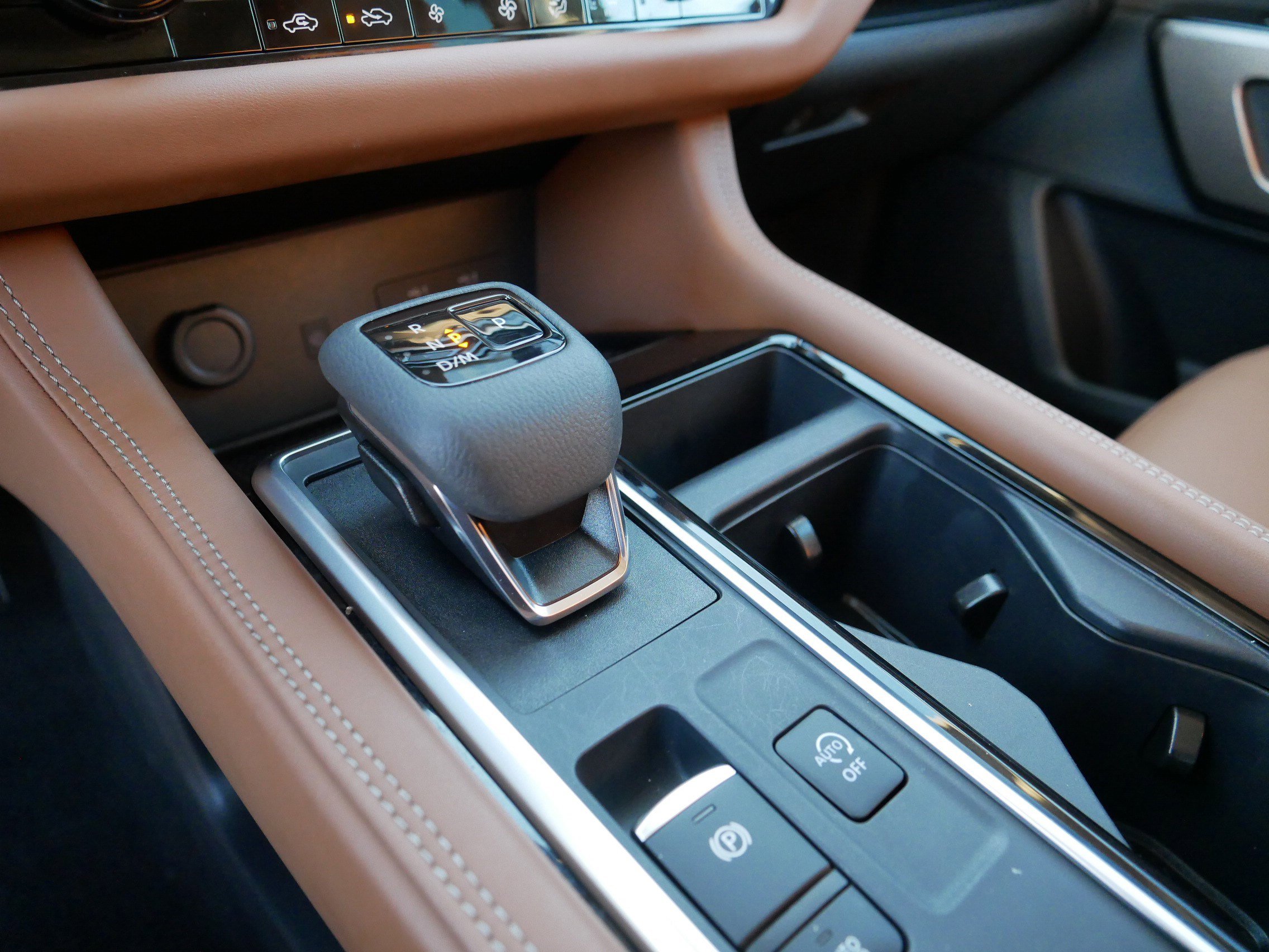 Certified 2025 Nissan Pathfinder Platinum image 24