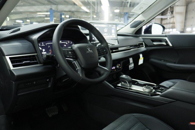 New 2026 Mitsubishi Outlander SE FWD image 5