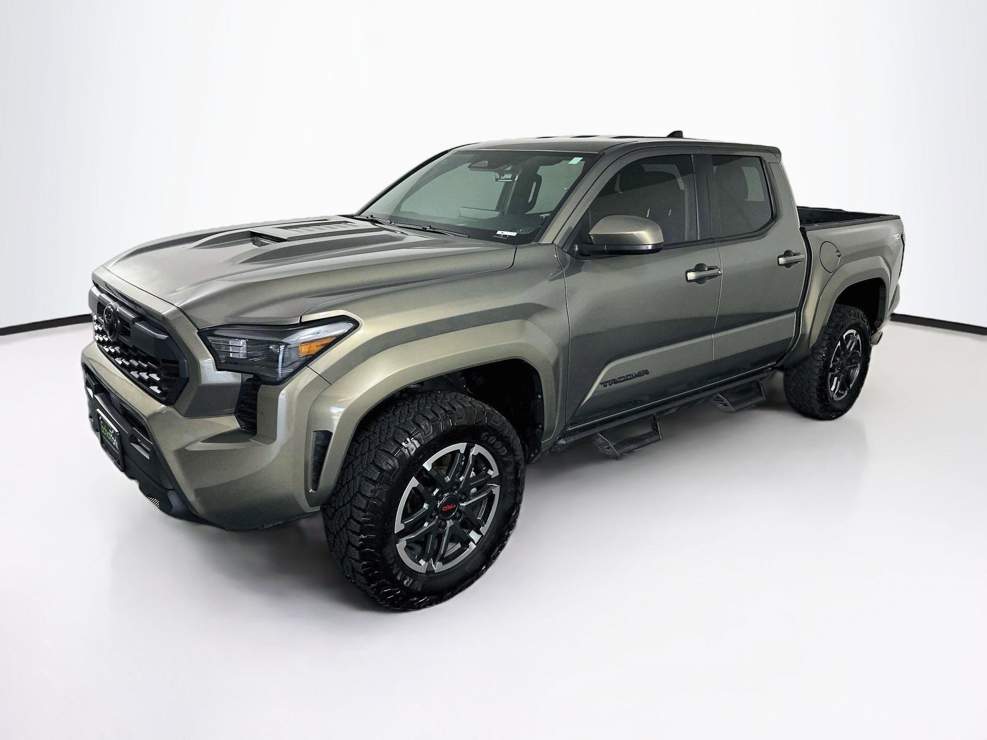 Used 2025 Toyota Tacoma TRD Sport AWD/4WD image 3