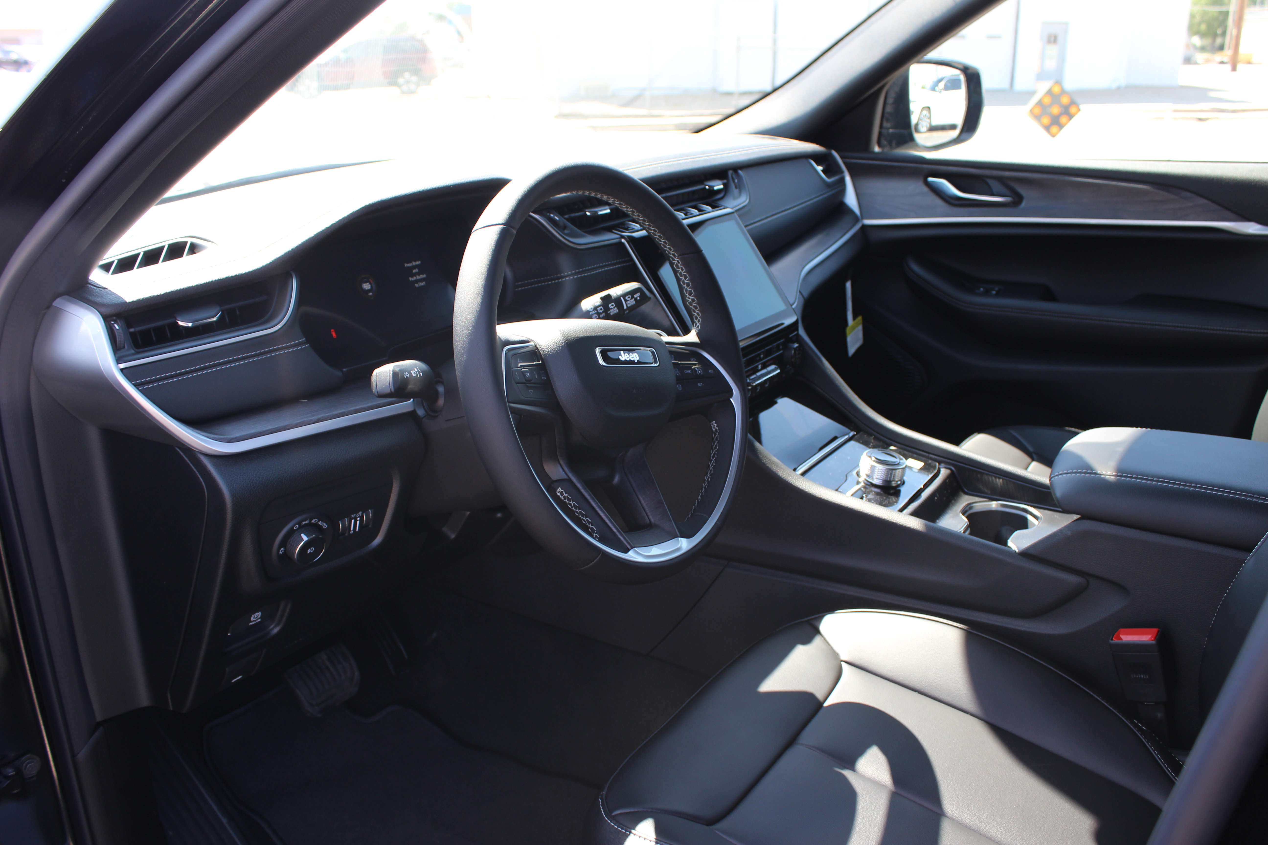 New 2025 Jeep Grand Cherokee L Limited image 29