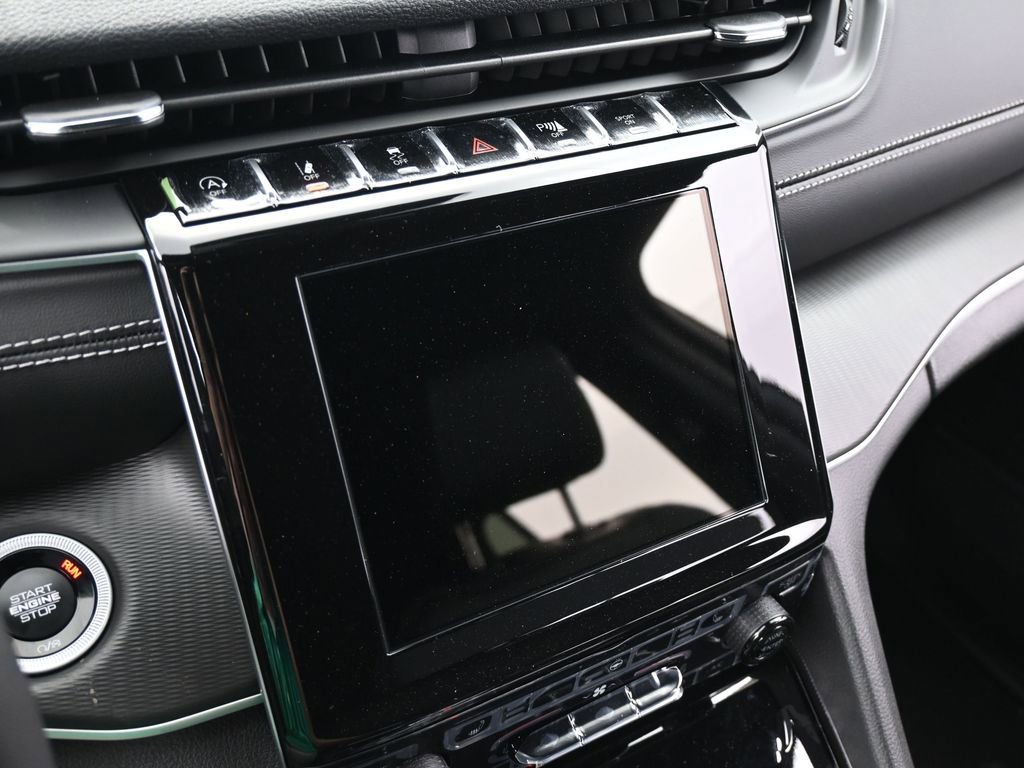 New 2025 Jeep Grand Cherokee Altitude image 21