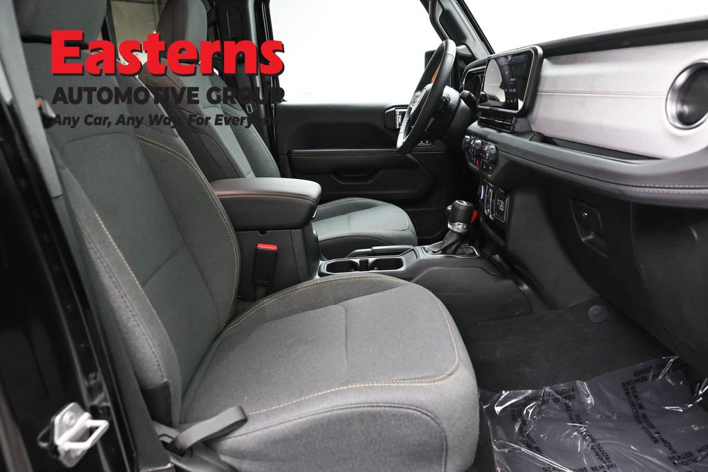 Used 2025 Jeep Wrangler Unlimited Sahara w/ Safety Group image 23