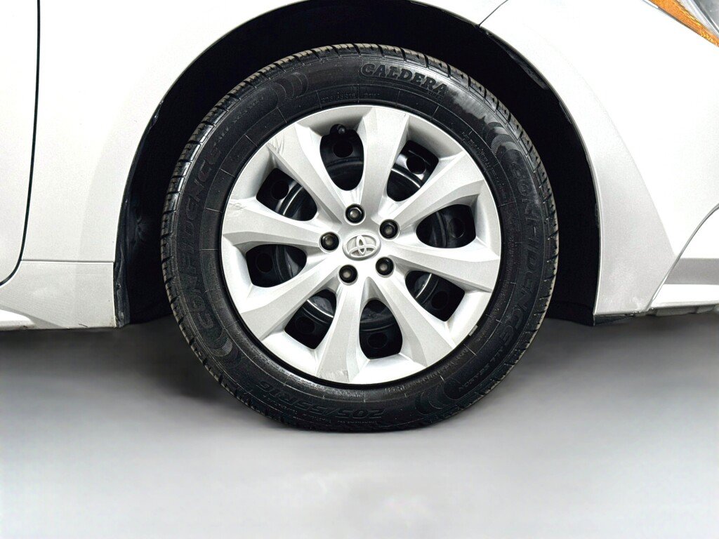 Used 2022 Toyota Corolla LE FWD image 39