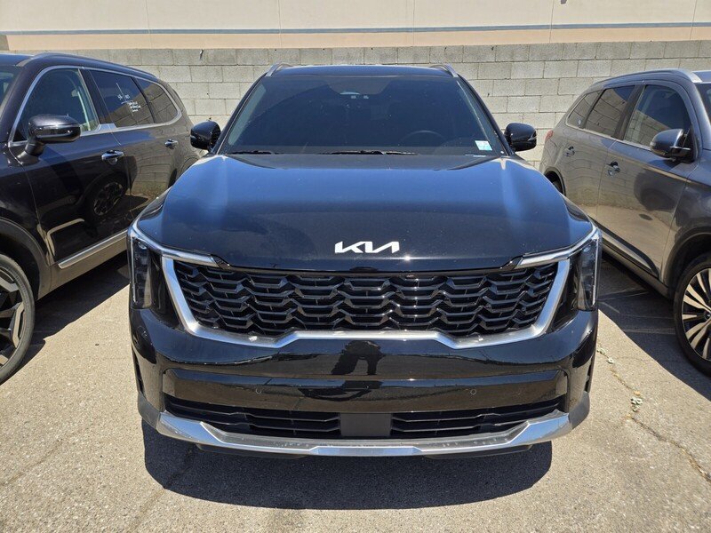 Certified 2025 Kia Sorento S FWD image 3