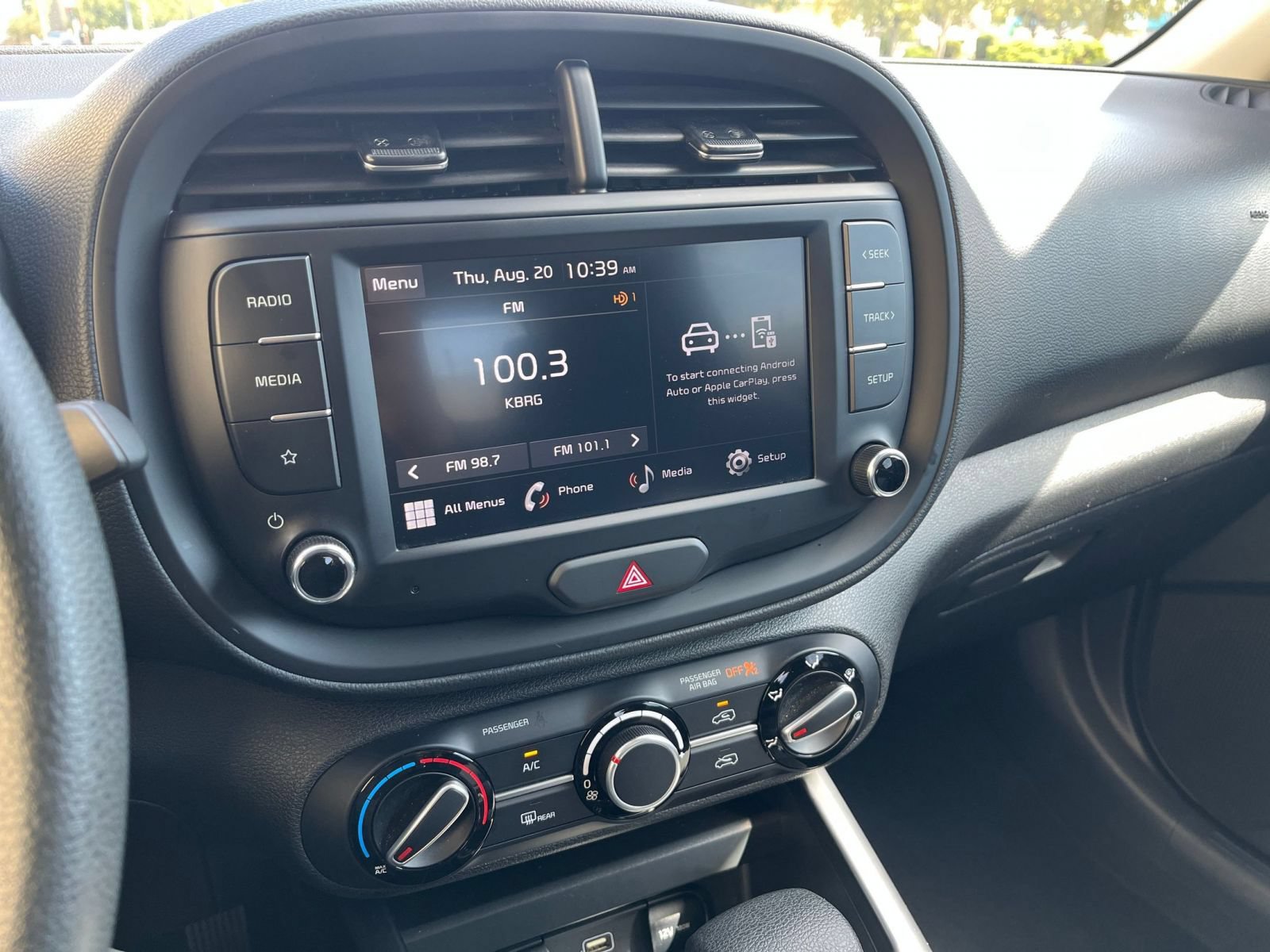 Used 2025 Kia Soul LX w/ LX Technology Package FWD image 16