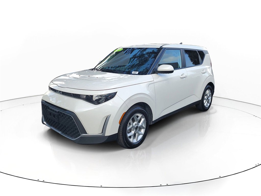 Certified 2024 Kia Soul LX w/ Option Group 015 image 3