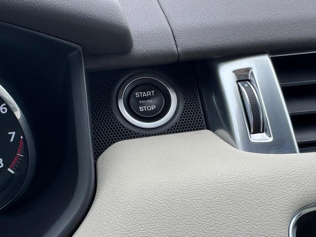 Used 2016 Land Rover Range Rover Sport HSE image 19