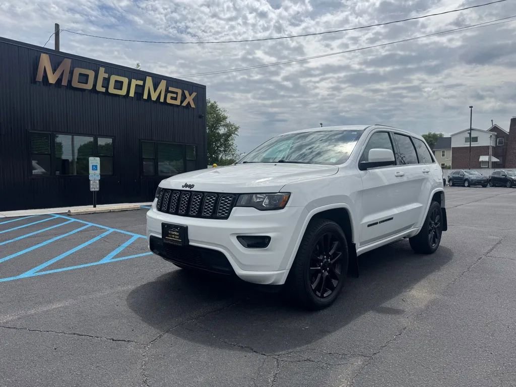 Used 2018 Jeep Grand Cherokee Altitude AWD/4WD image 1