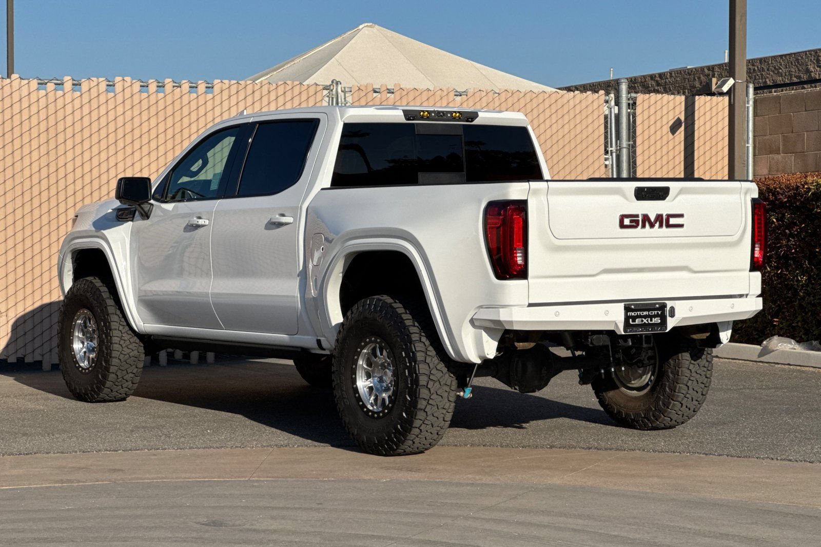 Used 2025 GMC Sierra 1500 AT4 w/ Technology Package AWD/4WD image 6