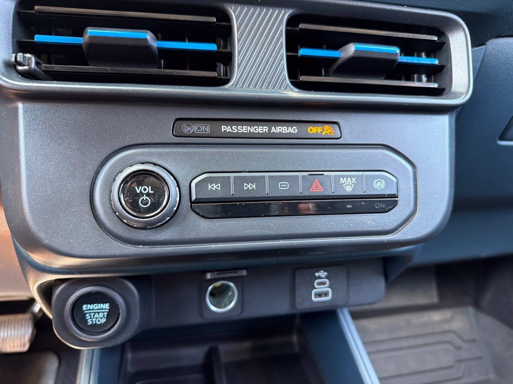 Used 2025 Ford Maverick Lobo AWD/4WD image 16