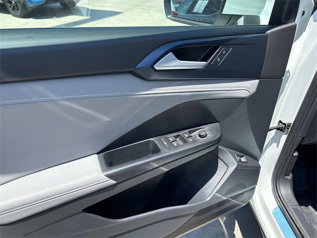 Certified 2024 Volkswagen Taos SE w/ Panoramic Sunroof Package image 27