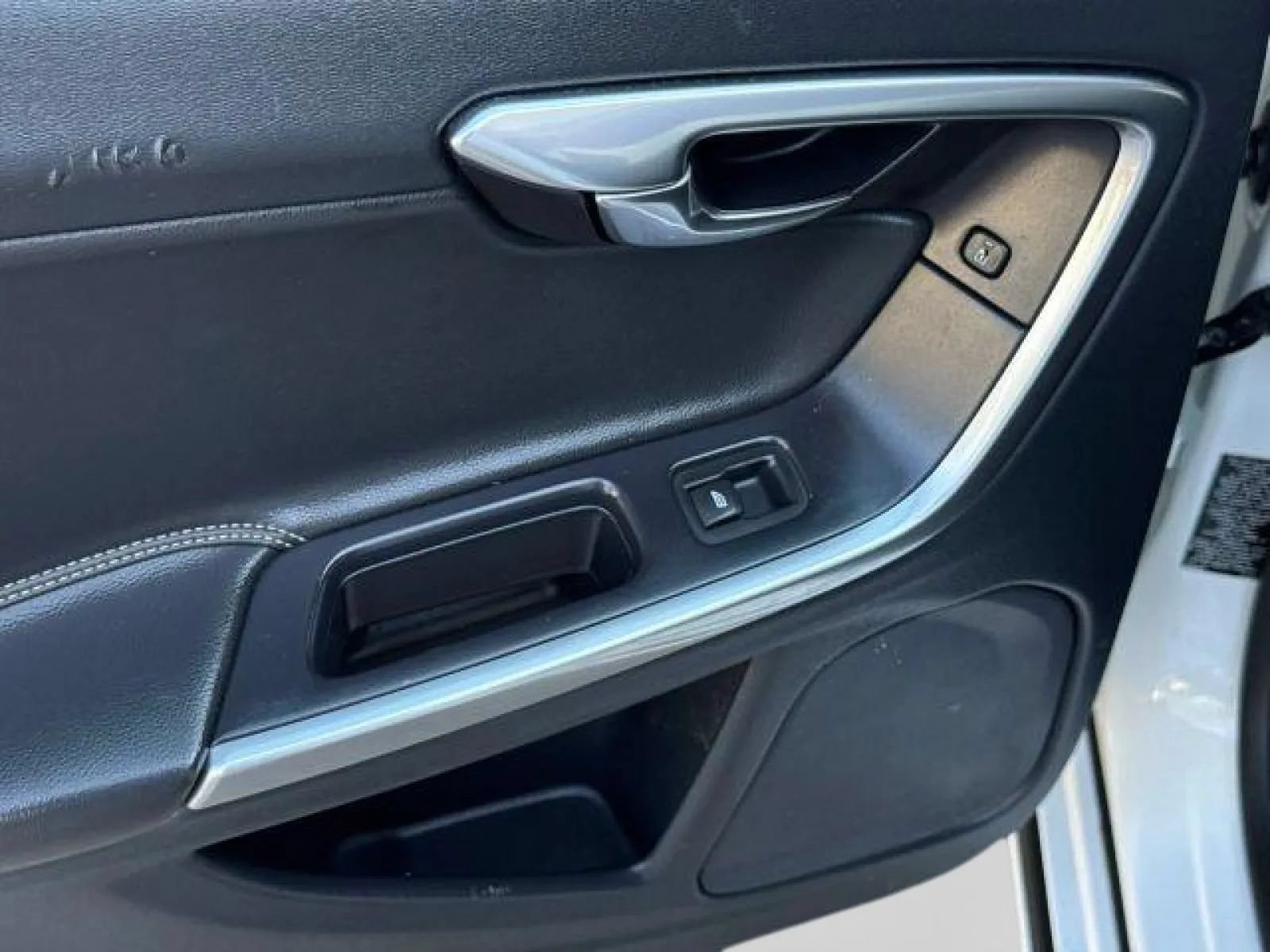 Used 2017 Volvo S60 T5 Dynamic FWD image 15
