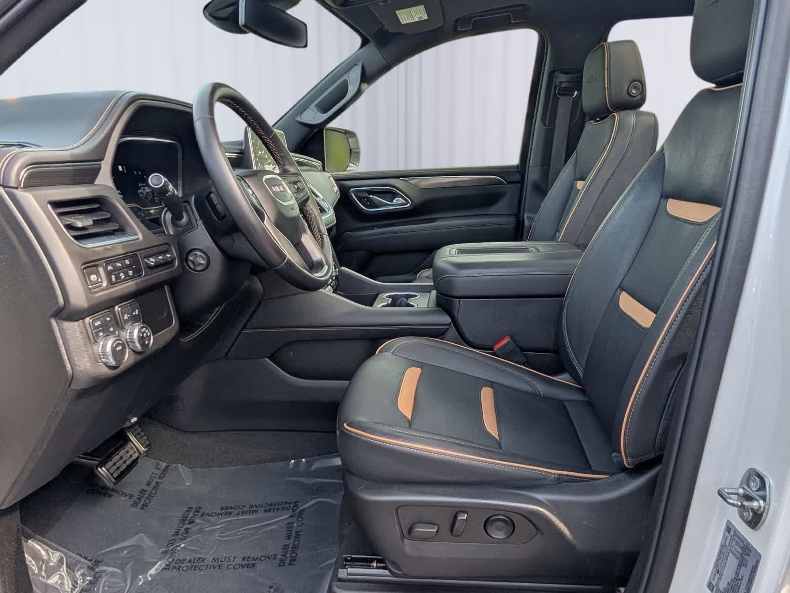 Used 2023 GMC Yukon XL AT4 w/ Technology Package AWD/4WD image 18