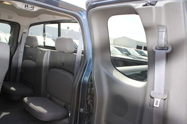 Used 2017 Nissan Frontier SV image 32