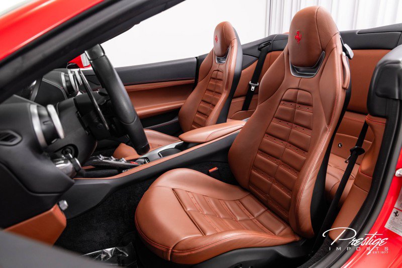 Used 2019 Ferrari Portofino image 34