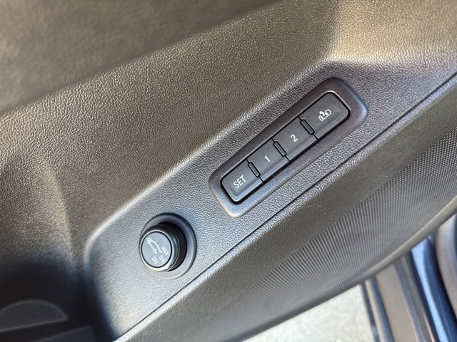 Used 2020 Chevrolet Equinox Premier image 12